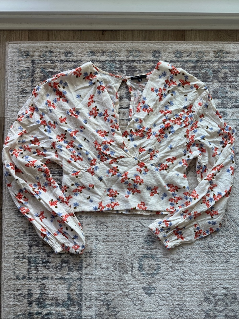 Dynamite Cream Floral V-Neck Cropped Blouse